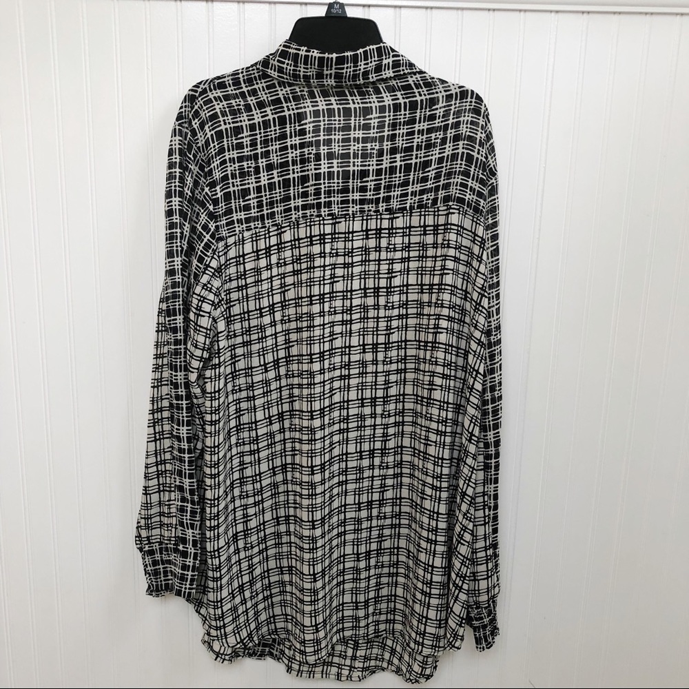 Full Figured Fashionista Black & Cream Button-Up - Picture 2 of 7